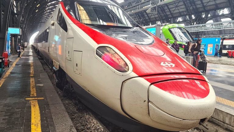These Astoro trains form most of the departures on EuroCity services between Milano and both Basel and Geneve.
