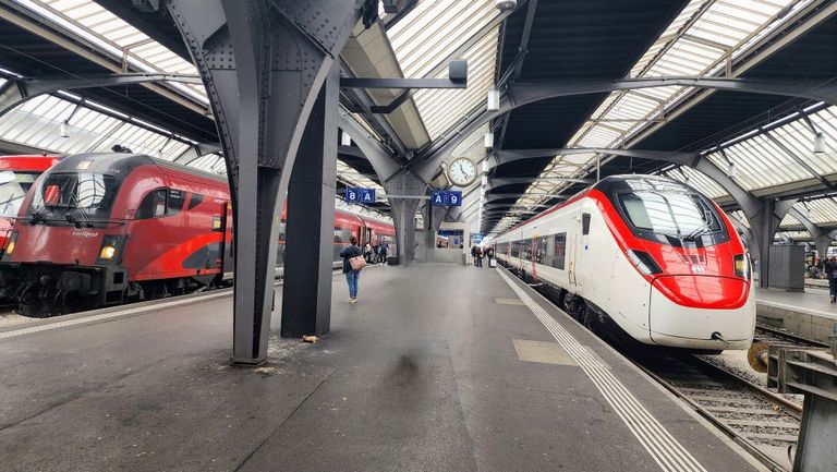 Trains heading to Wien/Vienna and Milano await departure from Zurich HB station