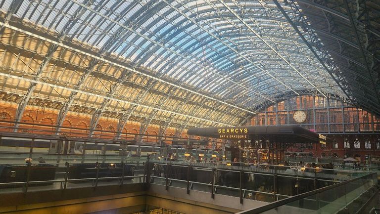 Most of the best locations in which to eat and drink in St Pancras are on the Upper Level which can be accessed by lifts / elevaators.